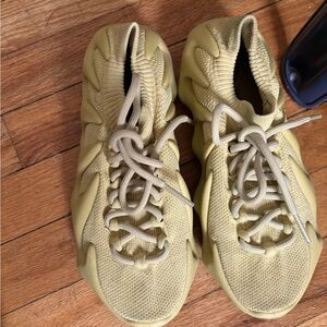 Yeezy 450 sulfur size 5.5 only worn 3 times